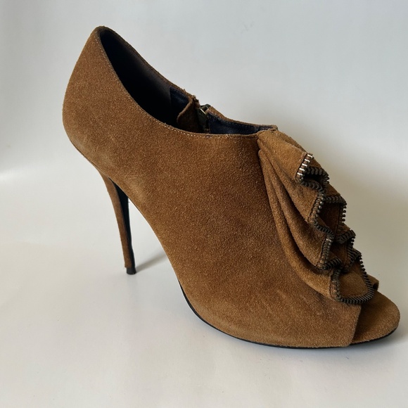 Funky & Comfy!! - Picture 4 of 10